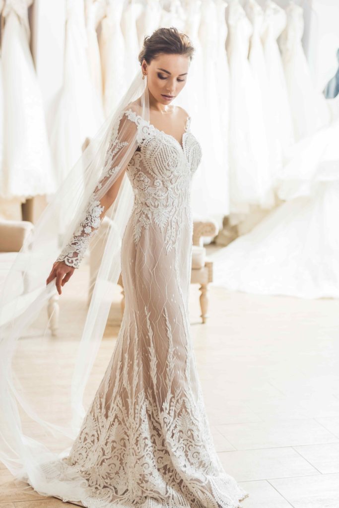 Фото Самые длинные свадебные платья - Blanche Bridal