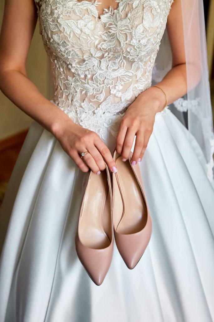 Фото Почему не стоит надевать открытую обувь на свадьбу - Blanche Moscow