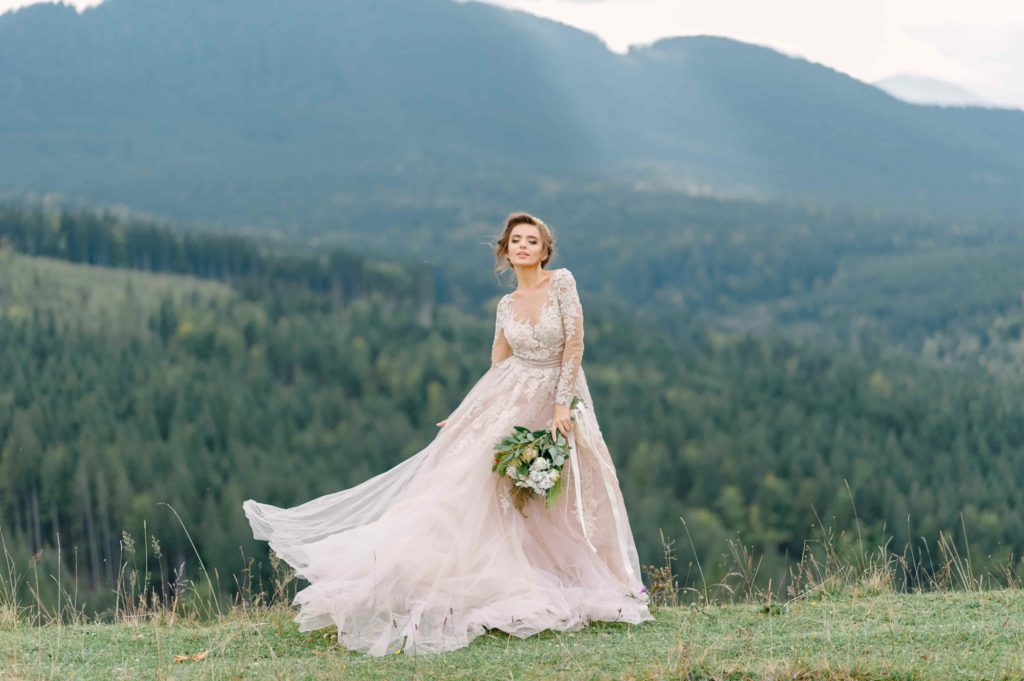 Фото Самые длинные свадебные платья - Blanche Bridal