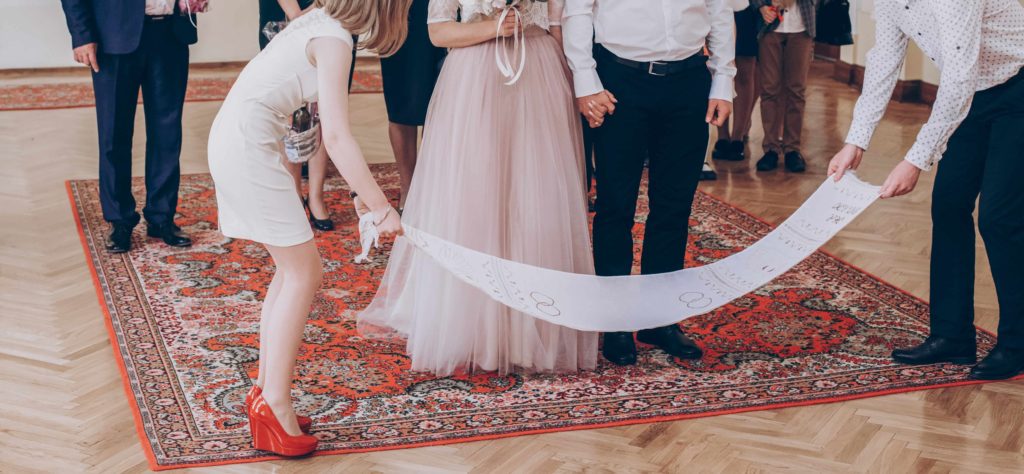 Фото Как происходит выкуп на свадьбе - Blanche Bridal