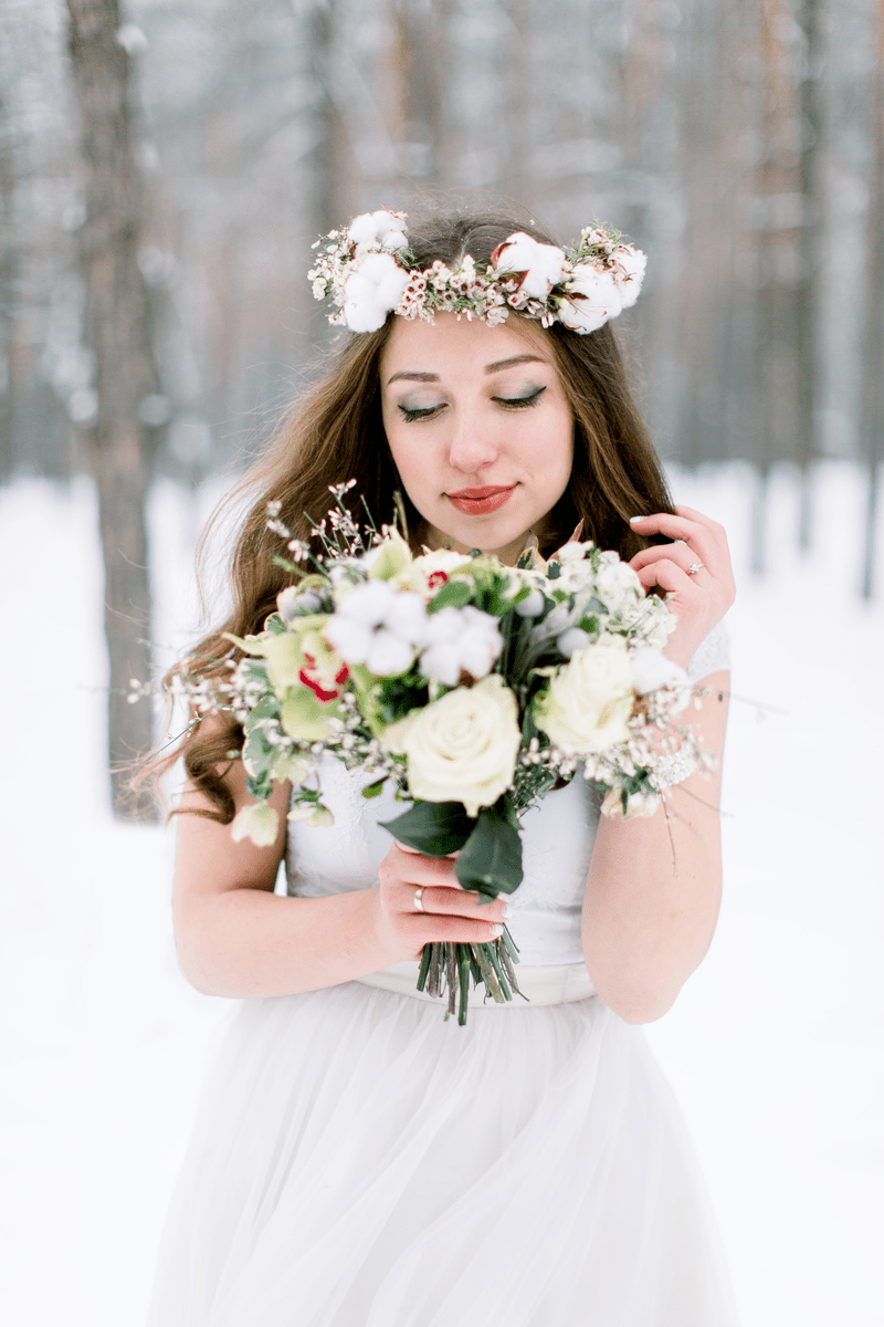 Невеста зимой в лесу